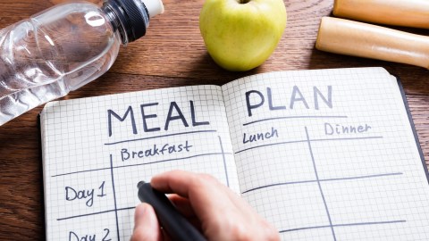 Horario diario de las comidas influye en el riesgo de longevidad, conoce cómo