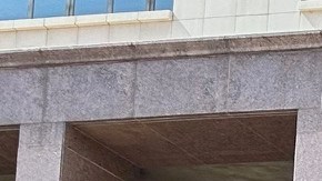 Angélica Salas, líder del CHIRLA habla a favor de que el condado dé ayuda para la renta a las familias inmigrantes afectadas por las redadas.