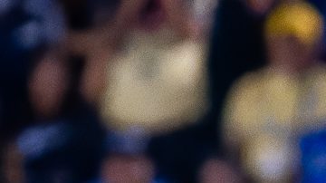 Ciudad de México, 12 de marzo de 2025. Sebastián Cáceres y Alan Pulido, durante el partido de vuelta de los Octavos de Final de la Champions Cup de la CONCACAF 2025, entre las Águilas del América y las Chivas Rayadas del Guadalajara, celebrado en el estadio Ciudad de los Deportes. Foto: Imago7 / Diego Padilla