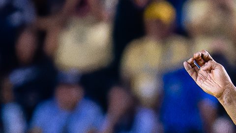 Ciudad de México, 12 de marzo de 2025. Sebastián Cáceres y Alan Pulido, durante el partido de vuelta de los Octavos de Final de la Champions Cup de la CONCACAF 2025, entre las Águilas del América y las Chivas Rayadas del Guadalajara, celebrado en el estadio Ciudad de los Deportes. Foto: Imago7 / Diego Padilla