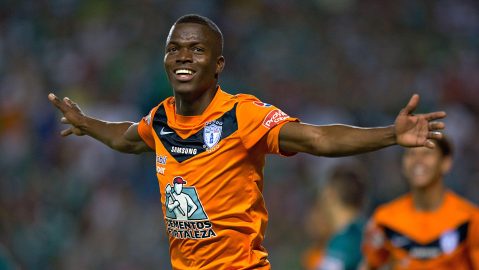 León, Guanajuato, 15 de mayo de 2014. Enner Valencia festeja su gol durante el partido correspondiente a la Final de Ida del torneo Clausura 2014 de la Liga Bancomer MX, entre los Esmeraldas del León y los Tuzos del Pachuca, celebrado en el Estadio León (Nou Camp). Foto: Imago7/ Sergio Mejía