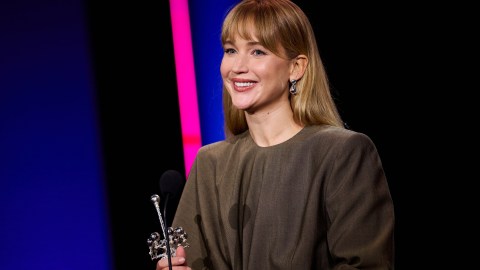 Jennifer Lawrence hace historia en San Sebastián y es la más joven en ganar el premio Donostia