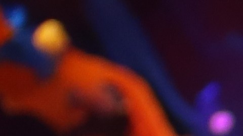 Warner reclama $150,000 dólares por cada obra utilizada por la IA para generar copias