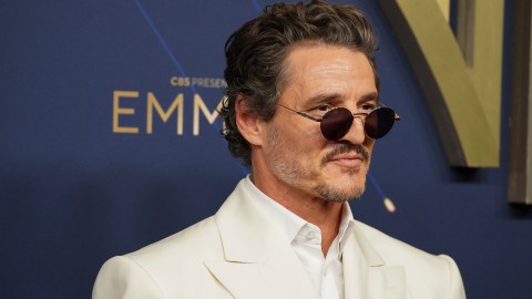 Pedro Pascal defiende a Jimmy Kimmel ante la suspensión de ABC