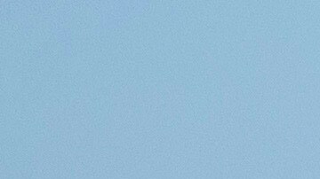 Agentes usan gases lacrimógenos contra manifestantes contra una redada de ICE en California.