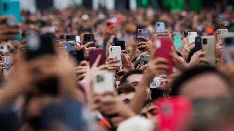 La carrera por más likes y seguidores no es amiga de la salud mental, te explicamos por qué