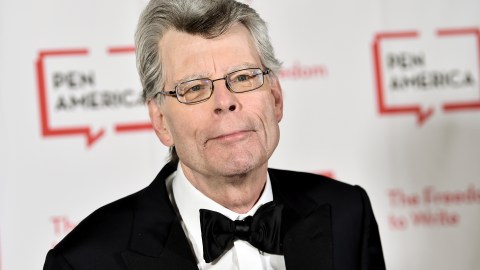 "Nunca se ve sangre": Stephen King critica la violencia "limpia" del cine de superhéroes