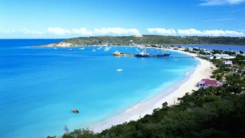 Anguila es un territorio británico de ultramar famoso por sus playas vírgenes.