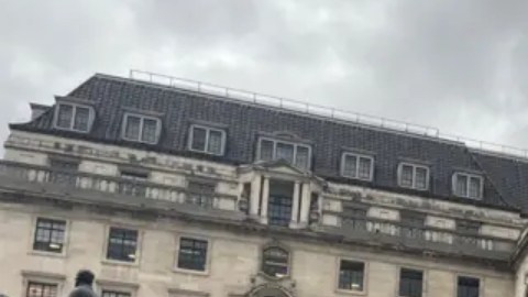 El actual edificio del Banco de Inglaterra cubre una cuadra entera del centro financiero de la capital británica.
