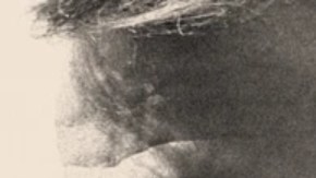 Montaje con imágenes del presidente Macron y manifestantes en una plaza de París.