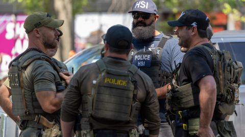El abogado también aclaró que dialogar con los agentes no resulta útil. "No hable mucho", dijo.