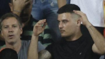 VALENCIA, 30/09/2025.- El delantero venezolano del Oviedo Salomón Rondón (c) celebra su gol, segundo del equipo asturiano ante el Valencia, durante el partido de LaLiga de fútbol que Valencia CF y Real Oviedo disputan este martes en el estadio de Mestalla. EFE/Kai Forsterling