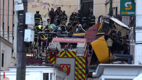 Mueren al menos 15 personas al descarrilar un histórico funicular en Lisboa