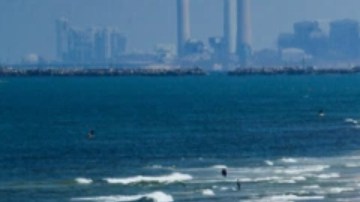 Una multitud de civiles huye de Ciudad de Gaza tras desatarse el asalto israelí.
