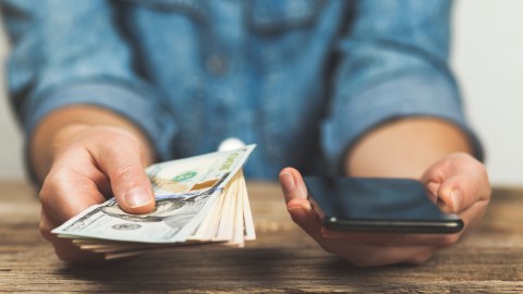 Además de la tarjeta física, el envío de remesas a México con FINABIEN se maneja con una aplicación desde tu teléfono.
