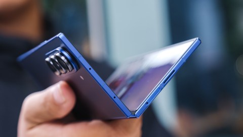 Samsung quiere competir en el terreno de los equipos con múltiples pliegues, un segmento al que aún no ha abordado y que parece ser el siguiente gran paso en el mundo de los dispositivos plegables