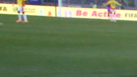 GR3021. TALCA (CHILE), 11/10/2025.- Néiser Villarreal (d) de Colombia celebra un gol este sábado, en un partido de cuartos de final de la Copa Mundial Sub-20 entre España y Colombia en el estadio Fiscal de Talca (Chile). EFE/ Benjamín Hernández