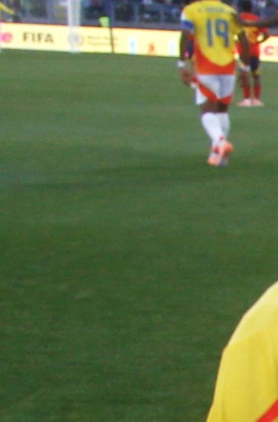 GR3021. TALCA (CHILE), 11/10/2025.- Néiser Villarreal (d) de Colombia celebra un gol este sábado, en un partido de cuartos de final de la Copa Mundial Sub-20 entre España y Colombia en el estadio Fiscal de Talca (Chile). EFE/ Benjamín Hernández