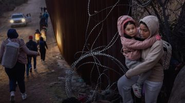 Los cruces fronterizos ilegales entre Estados Unidos y México alcanzan su nivel más bajo en más de 50 años