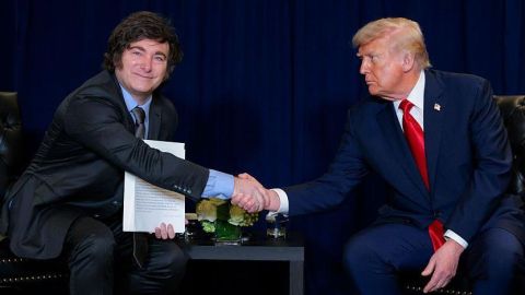 Qué es un "swap" de monedas como el que negocia Argentina con el gobierno de Trump (y las dudas que genera)