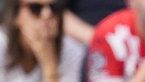 GIRONA (ESPAÑA), 25/10/2025.- El delantero del Oviedo, Salomón Rondón (C) celebra su gol ante el Girona durante el partido de LaLiga disputado en el estadio municipal de Montilivi de Girona este sábado. EFE/David Borrat.