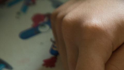 Expertos en desarrollo infantil advirtieron sobre los riesgos de las relaciones emocionales entre menores y sistemas de IA diseñados para mantener la conversación.