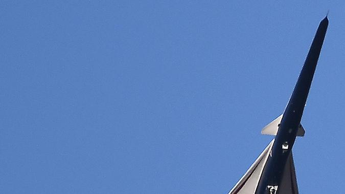 El X-59 completó su primer vuelo de prueba sobre el desierto de California, alcanzando una altitud máxima de 3.660 m y velocidades de hasta 370 km/h.