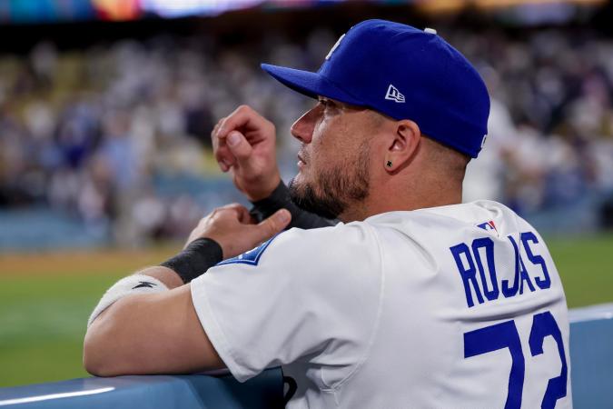 Miguel Rojas, pelotero venezolano de los Dodgers, se quedó en la caseta de su equipo por varios minutos después de la derrota en el juego 5 contra Toronto. Los Ángeles aún tiene esperanzas.