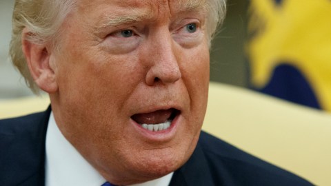 Trump llama a Petro "líder del narcotráfico" y anuncia fin de ayuda financiera a Colombia