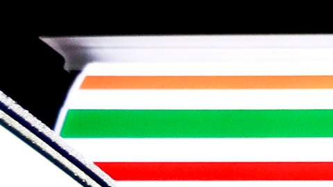 Los agentes de ICE, CBP y otras agencias pueden usar uniformes o vestir como civiles.