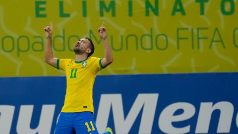 Brazil's Everton Ribeiro celebrates scoring his side's opening goal against Peru during a qualifying soccer match for the FIFA World Cup Qatar 2022 at Pernambuco Arena in Recife, Brazil, Thursday, Sept.9, 2021. (AP Photo/Andre Penner)