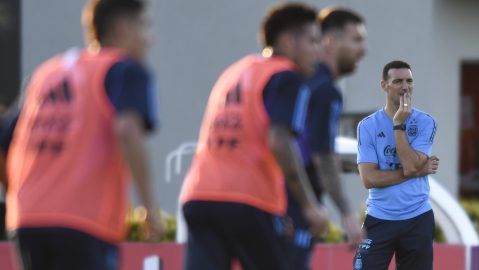 Argentina's national soccer team coach Lionel Scaloni, right, looks on during a training session before a qualifying soccer match for the FIFA World Cup 2026, against Uruguay at the Argentina Soccer Association facilities in Buenos Aires, Argentina, Tuesday, Nov. 14, 2023. (AP Photo/Gustavo Garello)