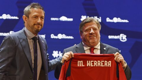 Miguel Herrera tendrá dos partidos claves para mantenerse firme en el banquillo.