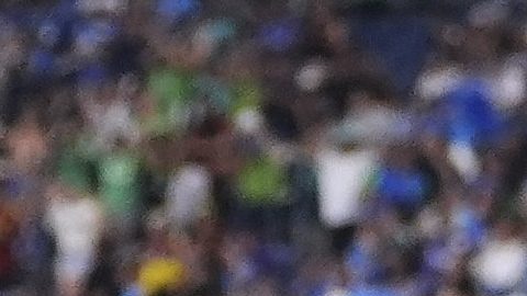 Obed vargas (18) celebra un gol con su compañero Jesús Ferreira.
