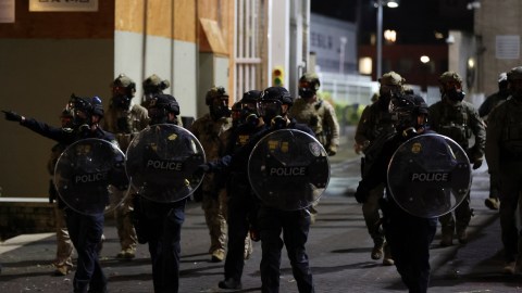 En Portland, Oregon, hay un intenso despliegue de agentes migratorios.