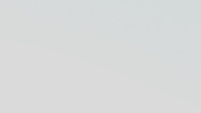 Agentes federales mantienen operativos migratorios en Chicago.