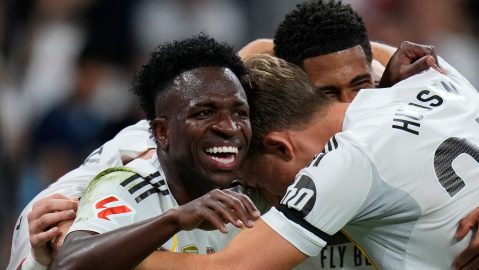 Real Madrid's Vinicius Junior, left, celebrates with teammates after scoring his side's second goal during the Spanish La Liga soccer match between Real Madrid and Villarreal at the Santiago Bernabeu stadium in Madrid, Spain, Saturday, Oct. 4, 2025. (AP Photo/Manu Fernandez)