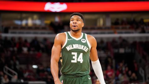 Milwaukee Bucks forward Giannis Antetokounmpo (34) plays against the Chicago Bulls during the second half of a preseason NBA basketball game Sunday, Oct. 12, 2025, in Chicago. (AP Photo/David Banks)
