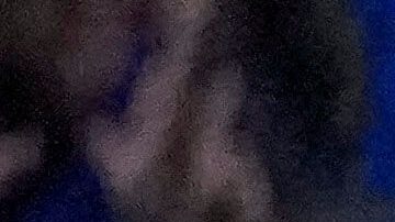 Freddie Freeman celebra al volarse la barda en el inning 18 para darle a los Dodgers un inolvidable triunfo en el interminable juego 3 de la Serie Mundial contra Toronto.