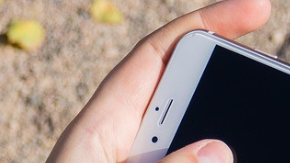 Le quita el celular a su hijo y él le dispara en el rostro