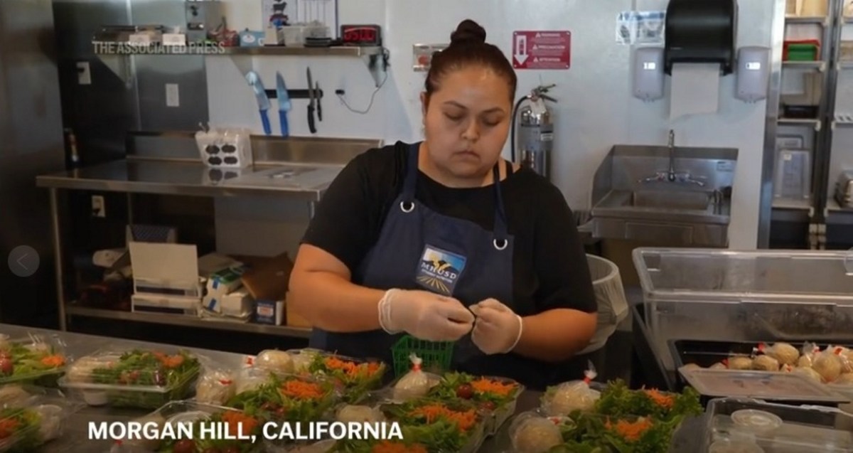 学校栄養改善を目的としたカリフォルニア州の新法は超加工食品の段階的廃止を目指す