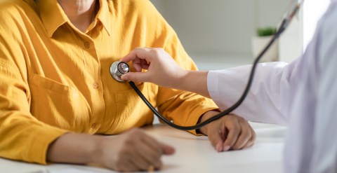 Infecciones virales como una gripe pueden aumentar el riesgo de un ataque cardíaco o derrame cerebral