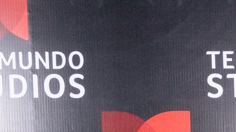 "Lobo, Morir Matando" llegará a Telemundo el próximo año.