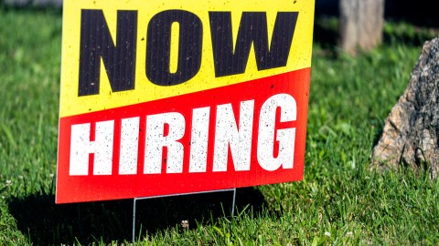 Empleo en Estados Unidos apenas aumentó en el último mes, según Moody's
