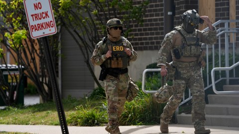 Como en otras redadas, ICE asegura sin evidencia que los arrestos se enfocaron en inmigrantes con antecedentes penales.