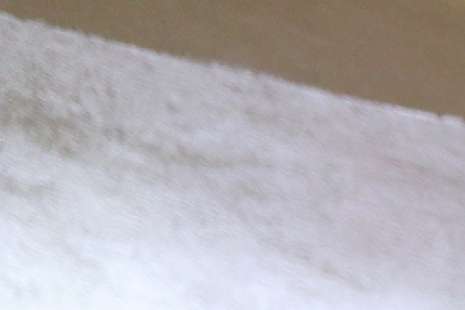 Óscar Téllez, el dueño de Magic Dream Costumes adentro de su tienda en el este de Los Ángeles. Crédito: Janette Villafana.