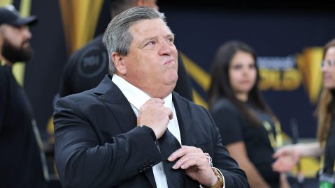 Miguel Herrera durante un partido de Costa Rica.