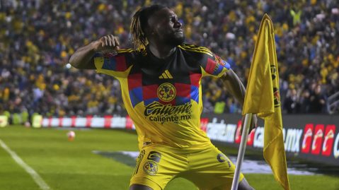 Allan Saint-Maximin se ha metido en un bolsillo a los aficionados del América.