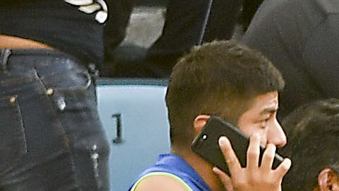 Ciudad de México, 29 de julio de 2017. Afición de Cruz Azul, aficion de Chivas y elementos de seguridad en conato de bronca, durante el partido de la jornada 2 del torneo Apertura 2017 de la Liga Bancomer MX, entre la Máquina Celeste de Cruz Azul y las Chivas Rayadas del Gudalajara, celebrado en el estadio Azul. Foto: Imago7/ Etzel Espinosa