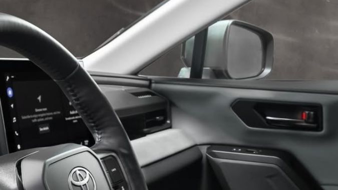 Interior del Toyota RAV4 Woodland 2026